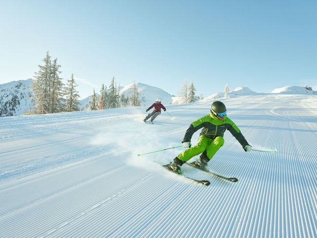 Carving turns on the Reiteralm